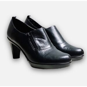 Bella Vita Leather booties Black Size 9WW. 3” heel